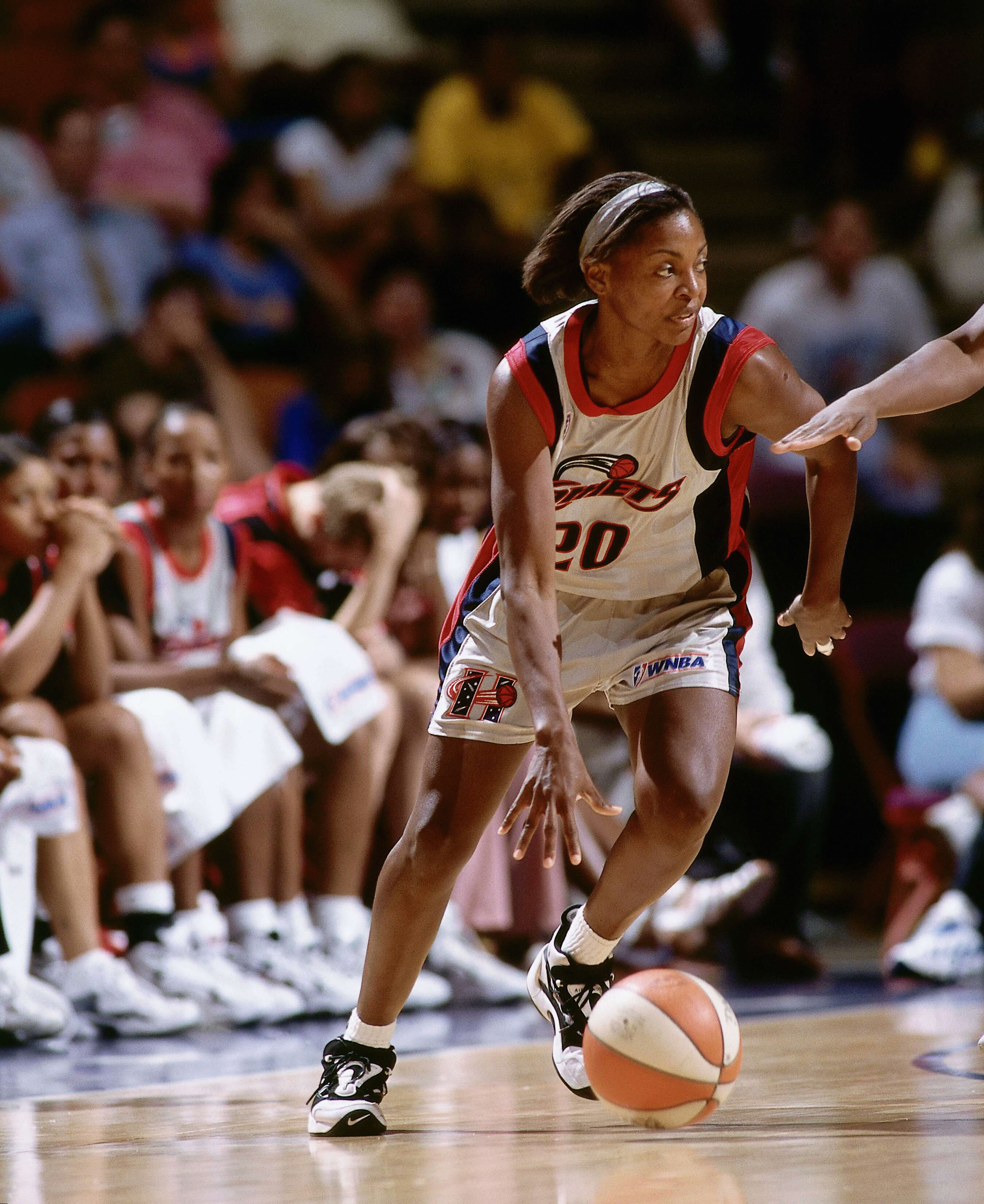 而在进攻转 而在进攻转